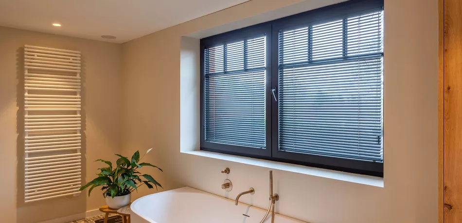 Aluminium lamellen in badkamer