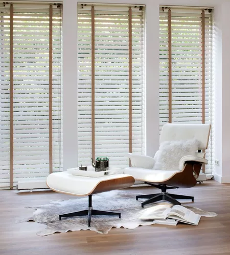 Witte houten lamellen