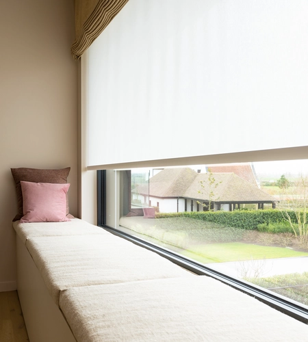 zwarte lamellen beige schuifgordijnen Knokke