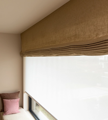 zwarte lamellen beige schuifgordijnen Knokke