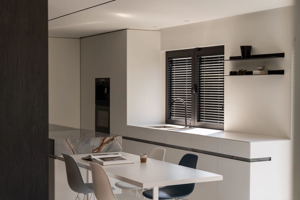 Lamellen in moderne keuken
